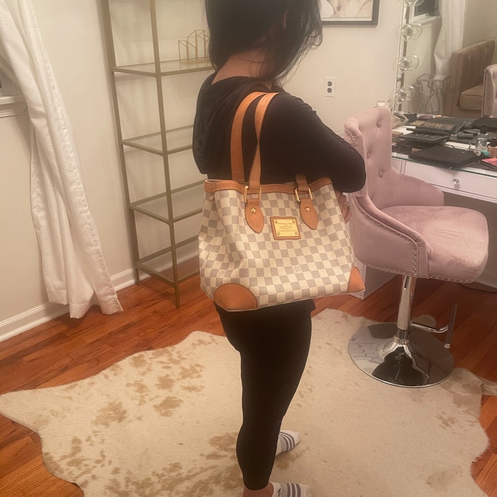 Louis Vuitton hand bag - Picture 1 of 10